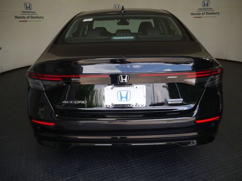 Used 2024 Honda Accord Touring image 9