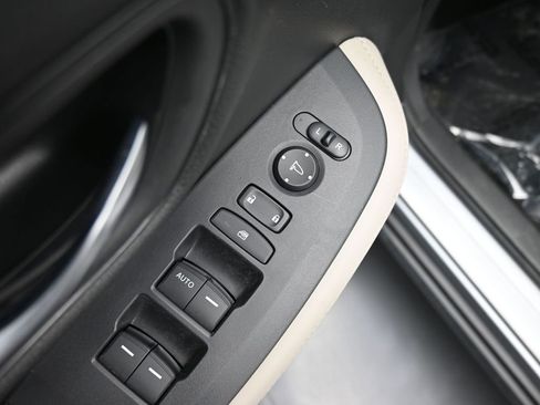Used 2023 Honda HR-V LX image 17