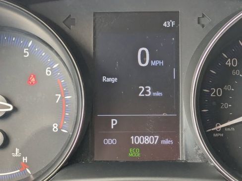 Used 2019 Toyota C-HR LE image 21