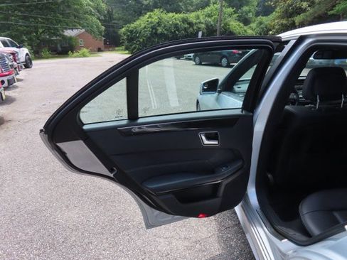 Used 2014 Mercedes-Benz E 350 4MATIC Sedan image 13