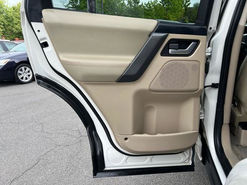 Used 2010 Land Rover LR2 HSE AWD/4WD image 29