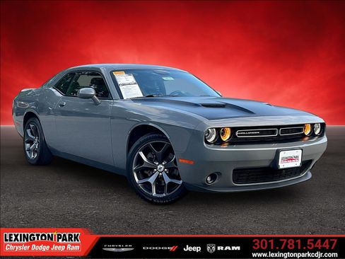 Used 2019 Dodge Challenger SXT w/ Plus Package RWD image 1