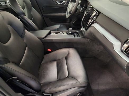 Used 2024 Volvo S60 B5 Core image 3