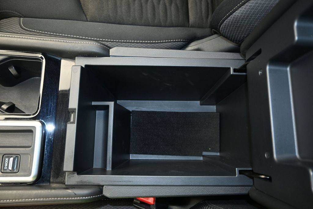 Used 2025 Nissan Pathfinder SV FWD image 19