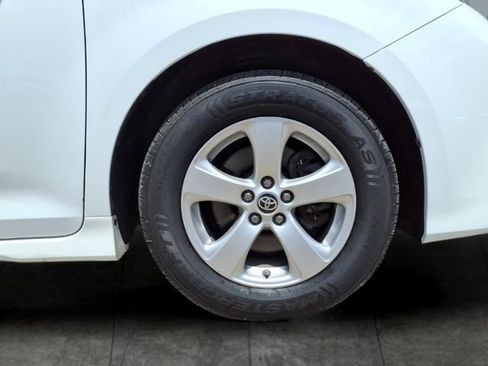 Used 2020 Toyota Sienna L FWD image 9