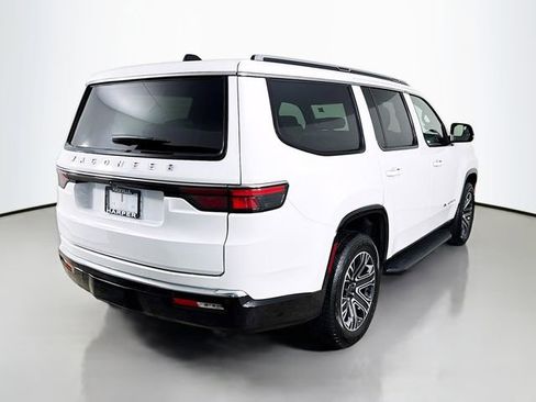 Used 2025 Jeep Wagoneer 4WD image 9