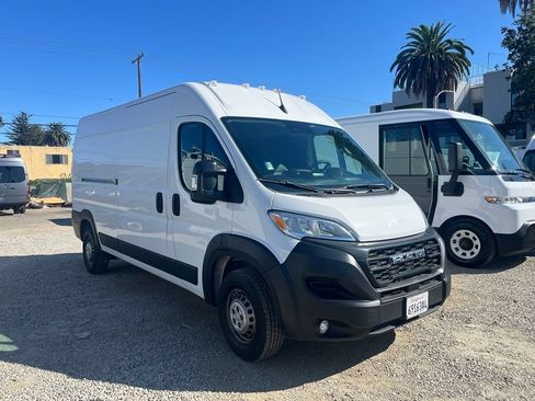 Used 2025 RAM ProMaster 2500 w/ Convenience Group FWD image 3