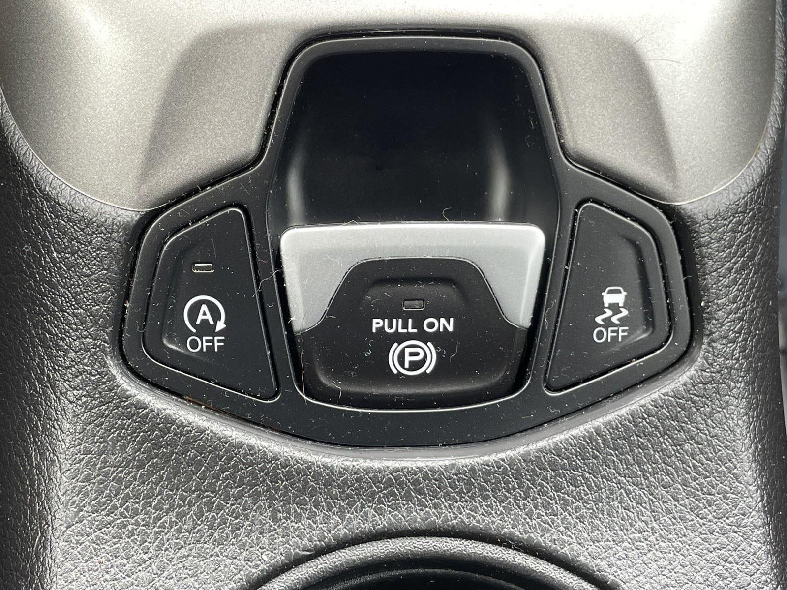 Used 2018 Jeep Compass Latitude FWD image 29