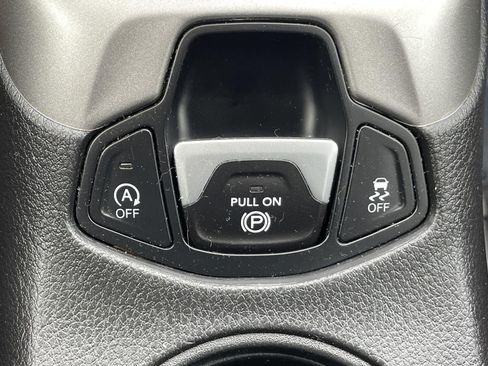 Used 2018 Jeep Compass Latitude FWD image 29