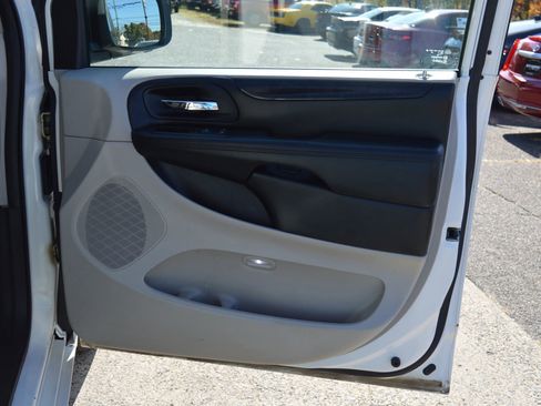 Used 2013 Dodge Grand Caravan SE image 35