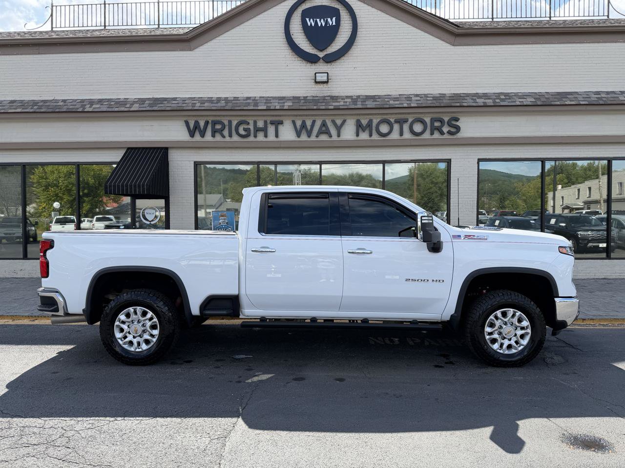 Used 2024 Chevrolet Silverado 2500 LTZ w/ LTZ Convenience Package AWD/4WD image 2