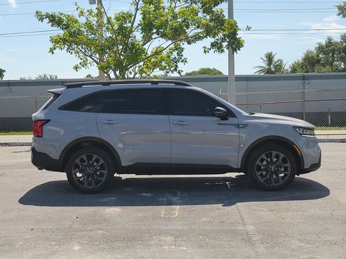 Used 2022 Kia Sorento SX Prestige w/ Rust Color Package AWD/4WD image 2