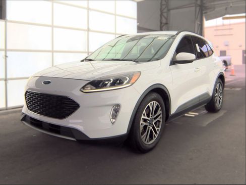 Used 2020 Ford Escape SEL FWD image 3