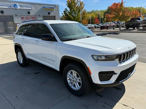 New 2025 Jeep Grand Cherokee Laredo w/ Trailer Tow Package image 5