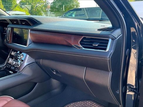 Used 2023 GMC Yukon XL Denali Ultimate AWD/4WD image 13