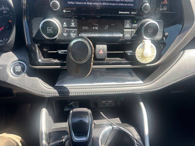 Used 2021 Toyota Highlander LE FWD image 11
