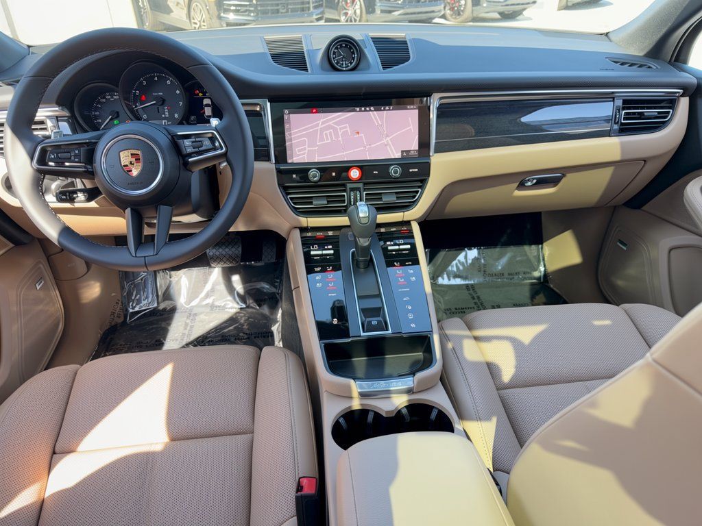 Used 2026 Porsche Macan AWD/4WD image 17