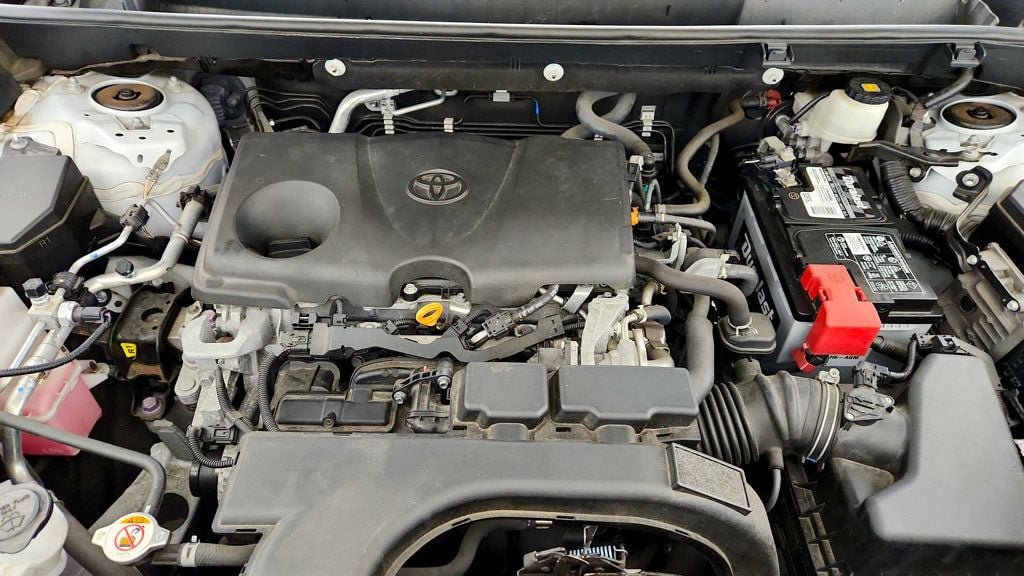 Used 2021 Toyota RAV4 LE AWD/4WD image 23