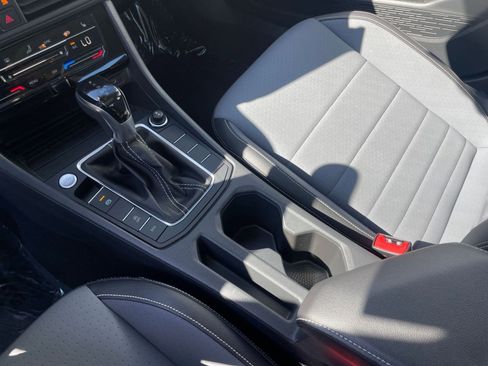 Used 2025 Volkswagen Jetta SE image 41