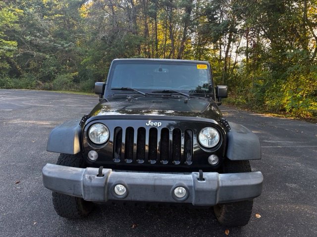 Used 2015 Jeep Wrangler Rubicon w/ Power Convenience Group AWD/4WD image 2