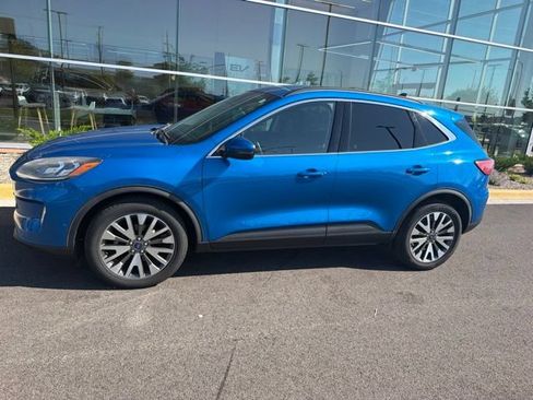 Used 2020 Ford Escape Titanium AWD/4WD image 3