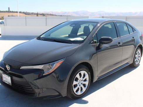 Certified 2025 Toyota Corolla LE FWD image 6