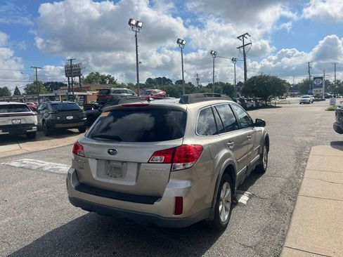 Used 2014 Subaru Outback 2.5i Limited AWD/4WD image 4