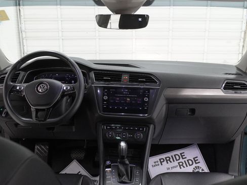 Used 2020 Volkswagen Tiguan SEL FWD image 40
