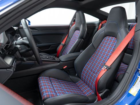 Used 2026 Porsche 911 Carrera T RWD image 5
