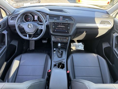 Certified 2021 Volkswagen Tiguan SE w/ Panoramic Sunroof Package image 34