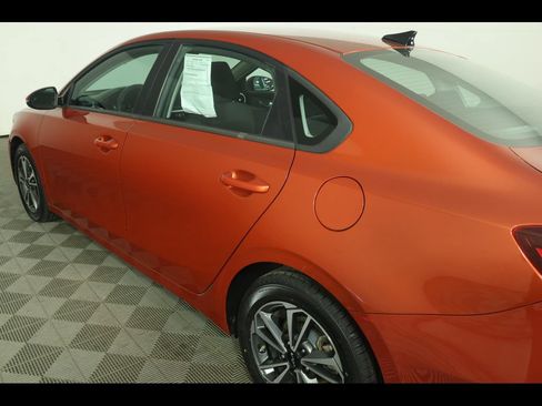 Used 2023 Kia Forte LXS w/ LXS Technology Package FWD image 17