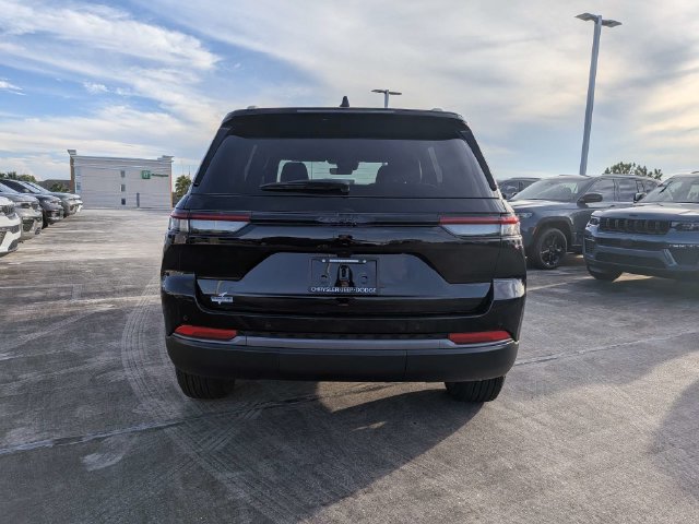 New 2027 Jeep Grand Cherokee Altitude RWD image 5