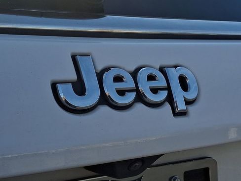 Used 2024 Jeep Compass Latitude image 29