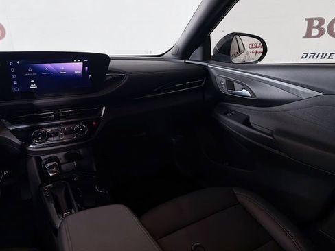 Used 2025 Buick Envista Sport Touring image 25