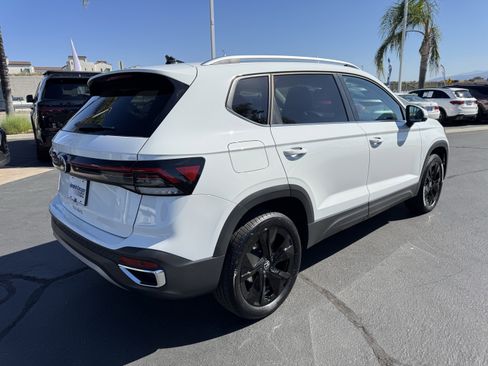 Used 2025 Volkswagen Taos SE image 10