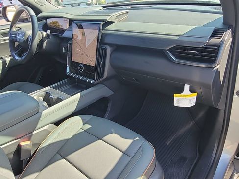Used 2026 GMC Acadia AT4 w/ Luxury Package AWD/4WD image 29