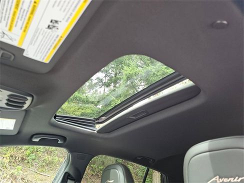 New 2025 Buick Envista Avenir image 22