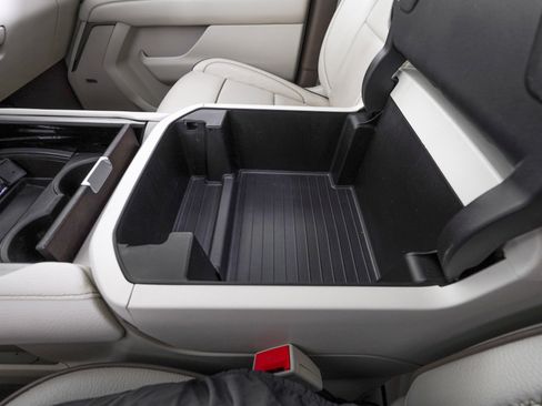 Used 2021 GMC Yukon Denali w/ Denali Premium Package image 32