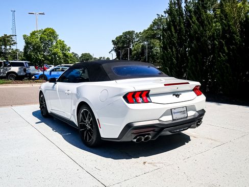 Used 2024 Ford Mustang Premium RWD image 8