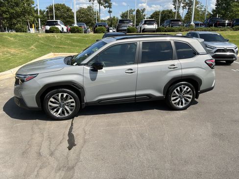 Used 2025 Subaru Forester Touring w/ Popular Package - Touring AWD/4WD image 7