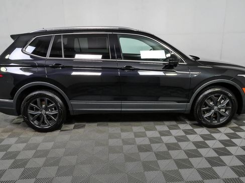 Certified 2024 Volkswagen Tiguan SE FWD image 3