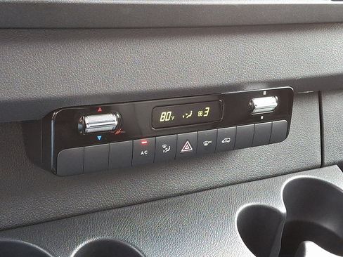 Used 2025 Mercedes-Benz Sprinter 2500 image 18