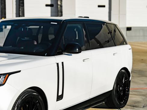 Used 2023 Land Rover Range Rover Long Wheelbase Autobiography image 24