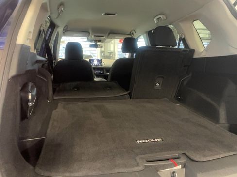 Used 2023 Nissan Rogue S image 16