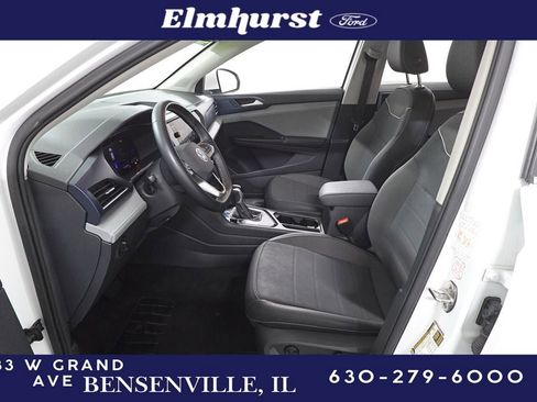 Used 2024 Volkswagen Taos SE image 9