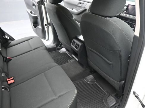 Used 2024 Nissan Rogue S image 17