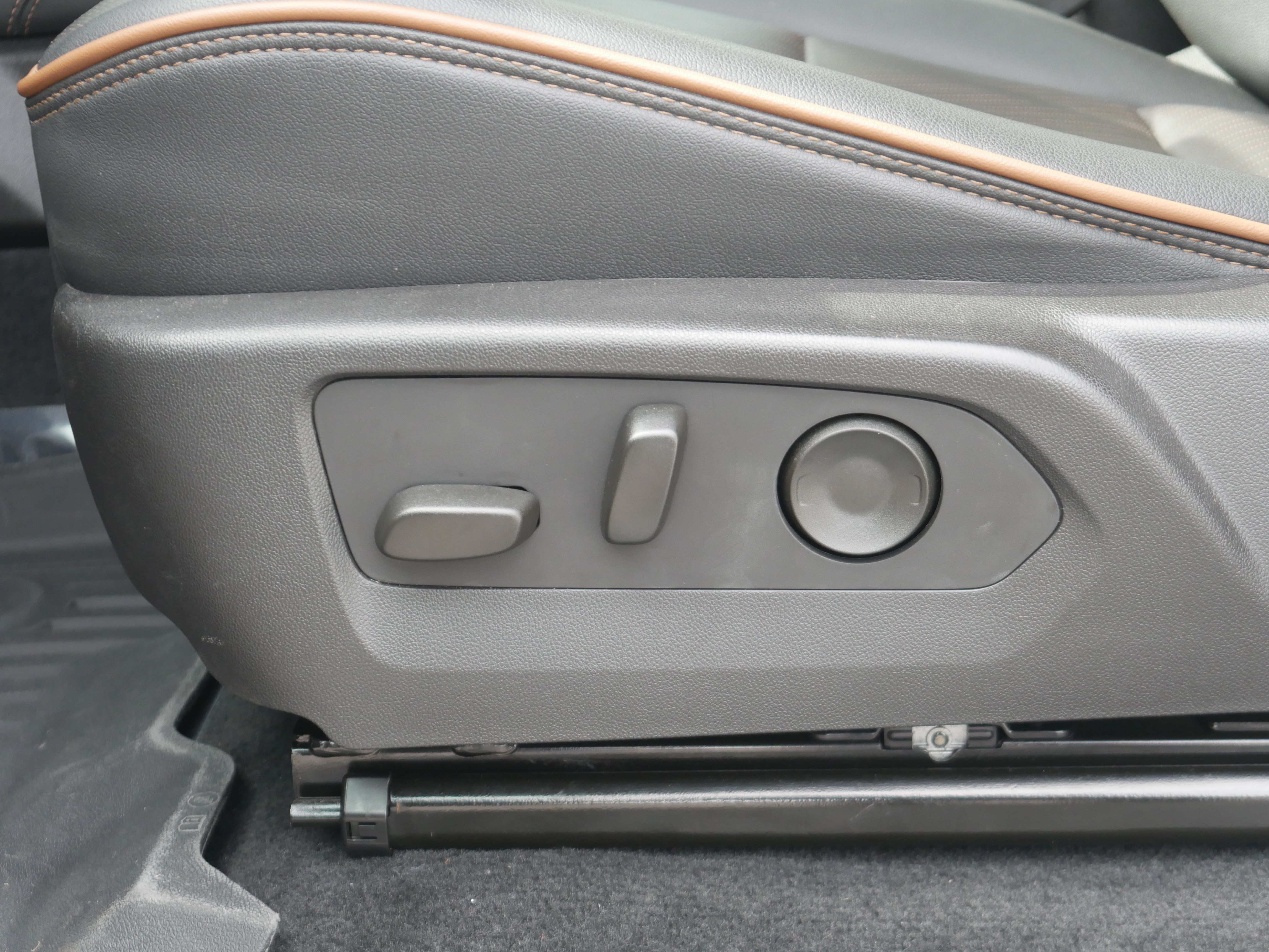 Certified 2025 GMC Canyon AT4 w/ Nightfall Edition AWD/4WD image 16