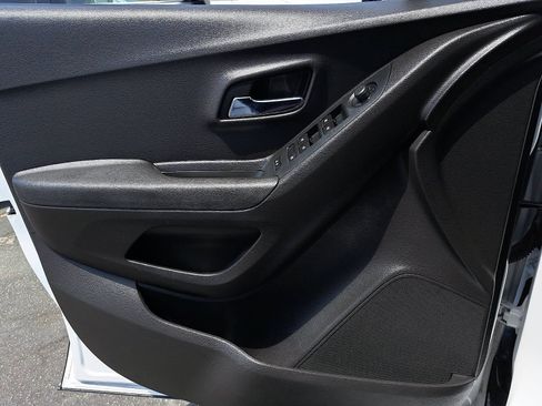 Used 2018 Chevrolet Trax LT w/ Redline Edition FWD image 26