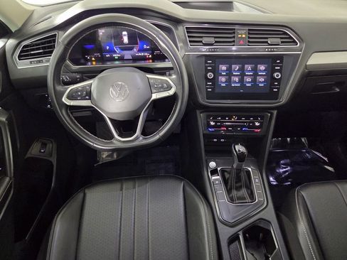 Used 2024 Volkswagen Tiguan SE image 13