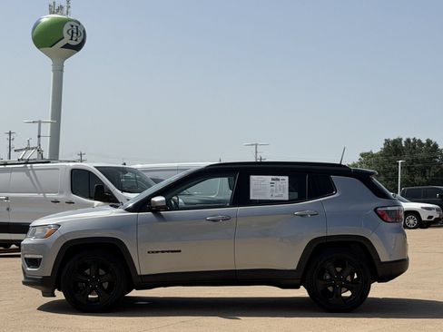 Used 2019 Jeep Compass Latitude FWD image 7